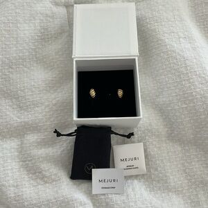 Mejuri Bold Croissant Domè Huggies